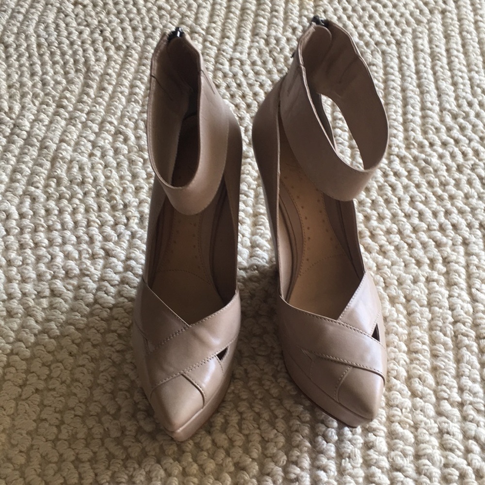 Used Nayoko mist ankle cuff pump wedge MaxAzria